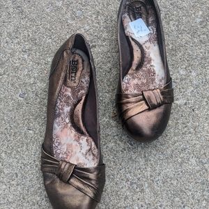 Born Bronze Leather Flats Slip On Shoes 7.5M EUC
